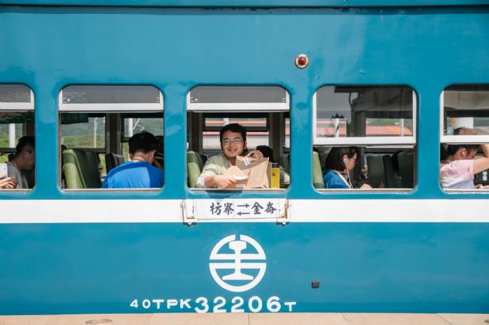 南國漫讀節「藍皮解憂號」啟程，文學×藝術×鐵道旅行限量開賣，最美鐵道風景遇上文學饗宴